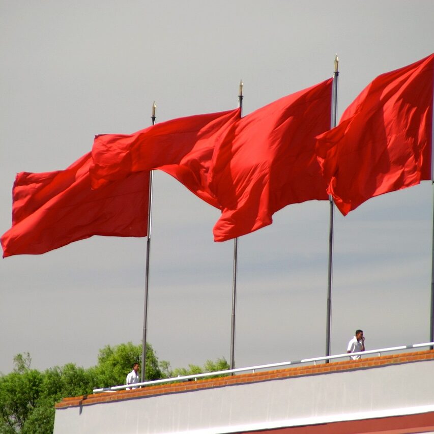 red-1028366_1280